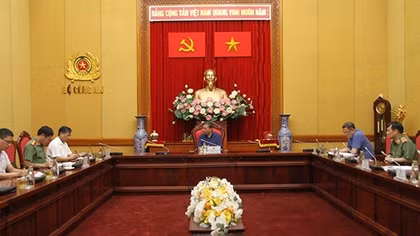 Minister To Lam receives the Vietnamese Ambassador to Cambodia