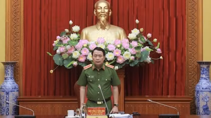 Deputy Minister Le Quoc Hung works with Department of Professional Records
