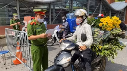 Hanoi loosens social distancing restrictions