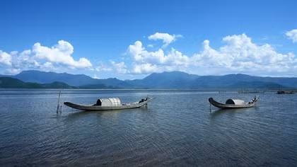 Discovering natural beauty and life in Cau Hai Lagoon