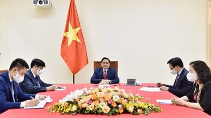 PM proposes WHO support and prioritise vaccine delivery to Vietnam