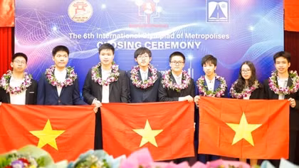 Vietnamese delegation wins gold medal at International Olympiad of Metropolises