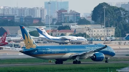 Commercial flights from Ho Chi Minh city to Hanoi resumed