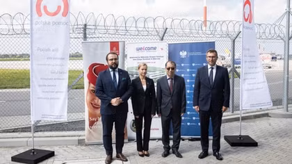 Poland hands over COVID-19 vaccine batch to Vietnam