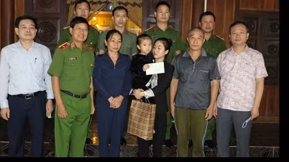 Counter-Narcotics Police Department presents scholarship to daughter of deceased policeman