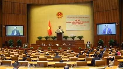 NA Chairman meets diplomats, heads of Vietnamese diplomatic representative agencies