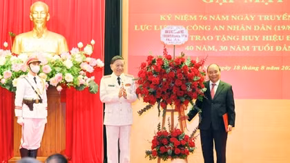 Senior Party members of Public Security Forces presented with 40-year and 30-year Party Membership badges