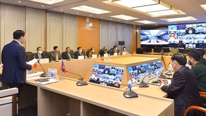Vietnamese, Lao legislators exchange experience in law making