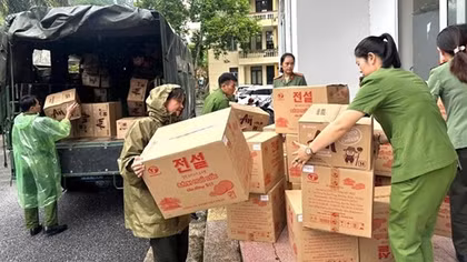 Public Security Youth Union, Women’s Union, Trade Union support people in disaster-hit localities