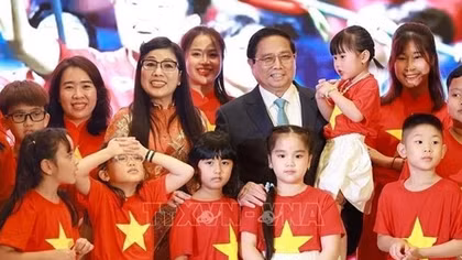PM meets Vietnamese community in Abu Dhabi