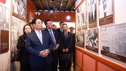PM visits President Ho Chi Minh relic site in Kunming
