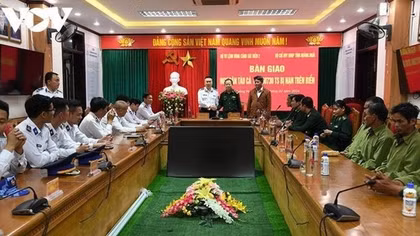 Seven fishermen in distress saved off Quang Nam’s coast