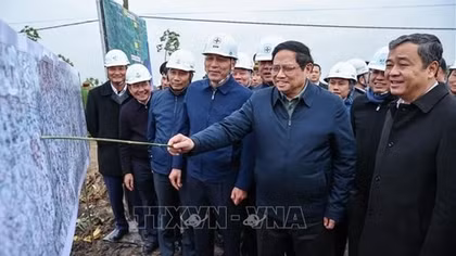 PM inspects electricity transmission project