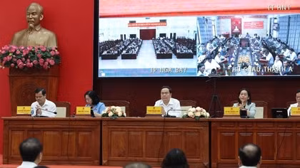NA Chairman meets with voters in Hau Giang