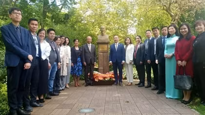 President Ho Chi Minh’s birthday celebrated abroad