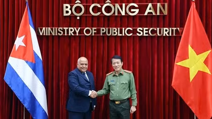 Minister Luong Tam Quang hosts outgoing Cuban Ambassador