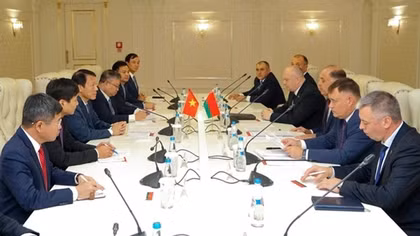 Minister Luong Tam Quang pays courtesy visit to Belarusian President