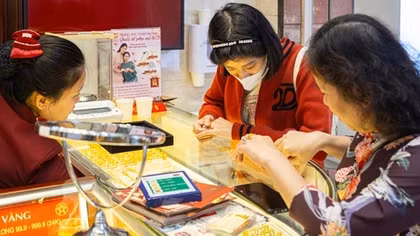 Vietnam to hold gold bullion bidding session to stabilise domestic market