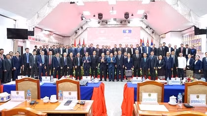 Vietnam assists Laos in building national population database