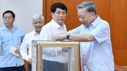 Top leader attends launch of support campaign for Typhoon Yagi victims