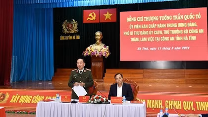 Deputy Minister Tran Quoc To visits Ha Tinh provincial police