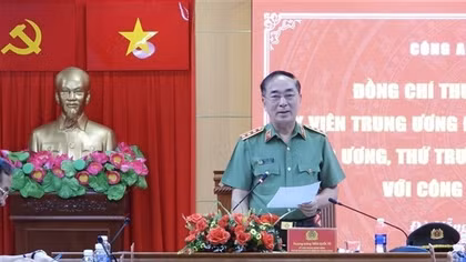 Deputy Minister Tran Quoc To visits Da Nang City police