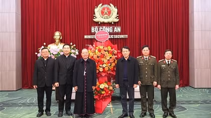 Archbishop of Hanoi Archdiocese extends Tet wishes to entire People's Public Security Forces
