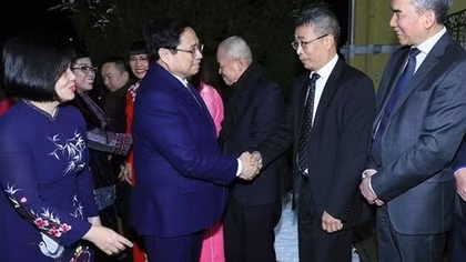 PM meets Vietnamese community in Hungary