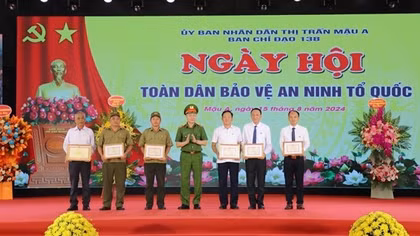 Deputy Minister Nguyen Ngoc Lam attends “All people protecting national security” Festival in Yen Bai