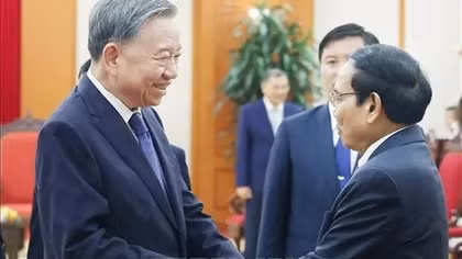 Vietnam always supports Laos in implementing development goals: Party chief