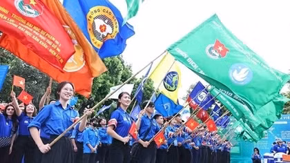 Nearly 2,000 young volunteers join green summer campaign 2024