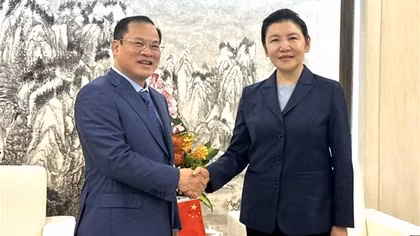Deputy Minister Nguyen Van Long meets a number of top Chinese officials while visiting China