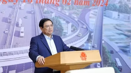 PM urges speeding up key transport projects