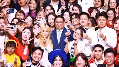 PM meets Vietnamese citizens in China’s Yunnan province