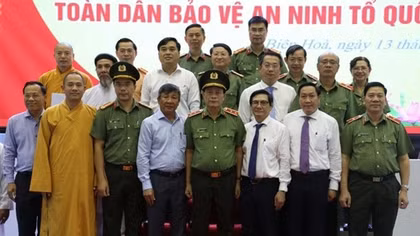 Deputy Minister Le Quoc Hung attends “All people protecting national security” Festival in Dong Nai