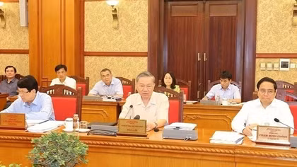 Politburo opines on documents relating Hai Phong, Thua Thien - Hue