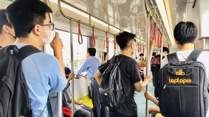 Nhon-Hanoi Station metro line attracts young passengers