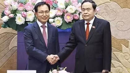 Top legislator receives Samsung Vietnam's leader