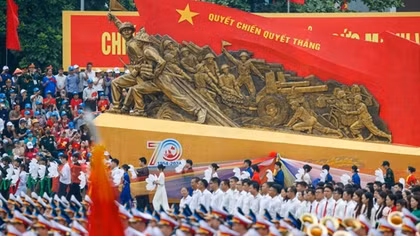 Impressive images of grand military parade for Dien Bien Phu Victory celebration