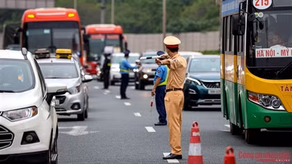 PM Pham Minh Chinh sends a letter of commendation to traffic police force