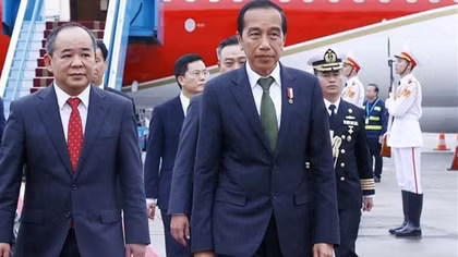 Indonesian President arrives in Hanoi, beginning State visit to Vietnam