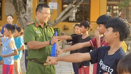 Police officers teach local children martial arts in Thua Thien Hue border area