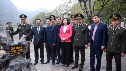 Ministry of Public Security launches "2024 Tree Planting Festival - For a Green Vietnam"