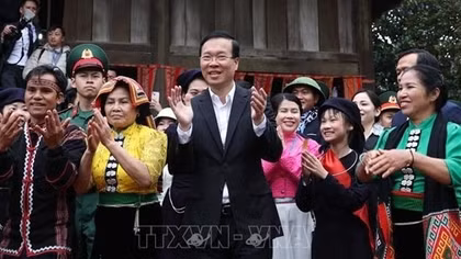 President attends ethnic spring festival in Hanoi’s suburban town