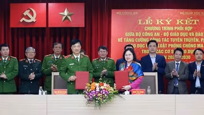 Ministry of Public Security and Ministry of Education and Training team up to prevent drug abuse in schools