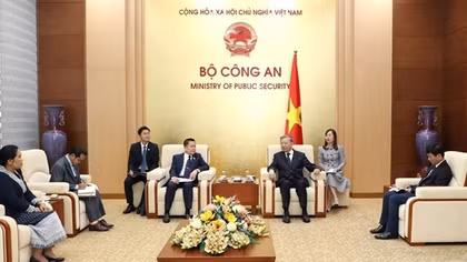 Minister To Lam receives Chief Representative of the Lao Ministry of Public Security in Vietnam