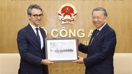 Minister To Lam receives outgoing Head of the EU Diplomatic Corps to Vietnam