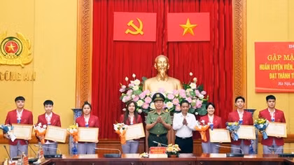Ministry of Public Security honors sports coaches and athletes participating in the 32nd SEA Games