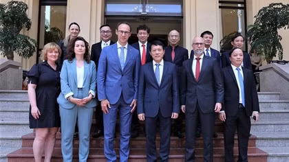 Deputy Minister Luong Tam Quang receives Canadian Deputy Minister of Foreign Affairs