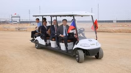 Czech PM visits Škoda Auto automobile assembly plant in Quang Ninh